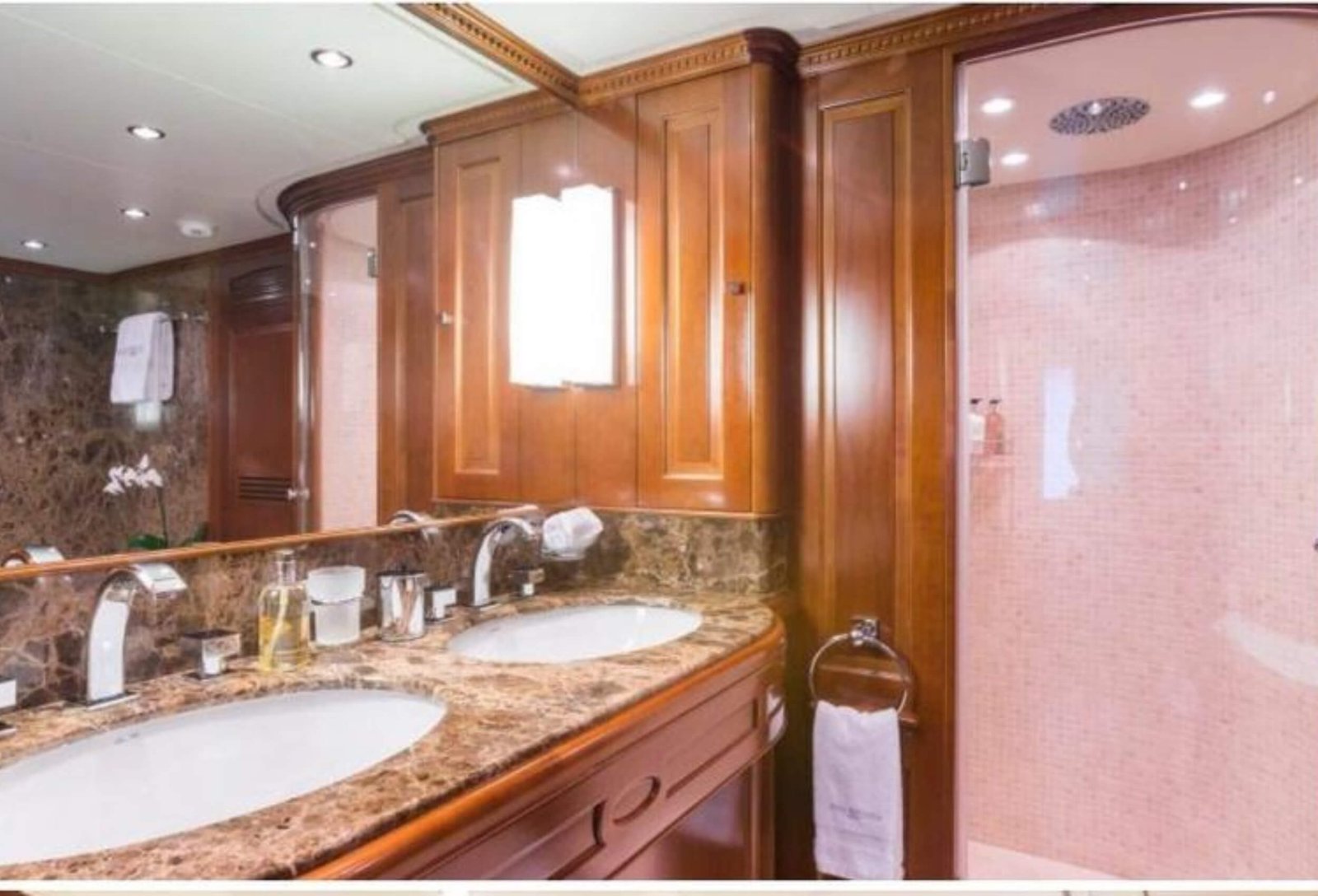 benetti-twelve-image
