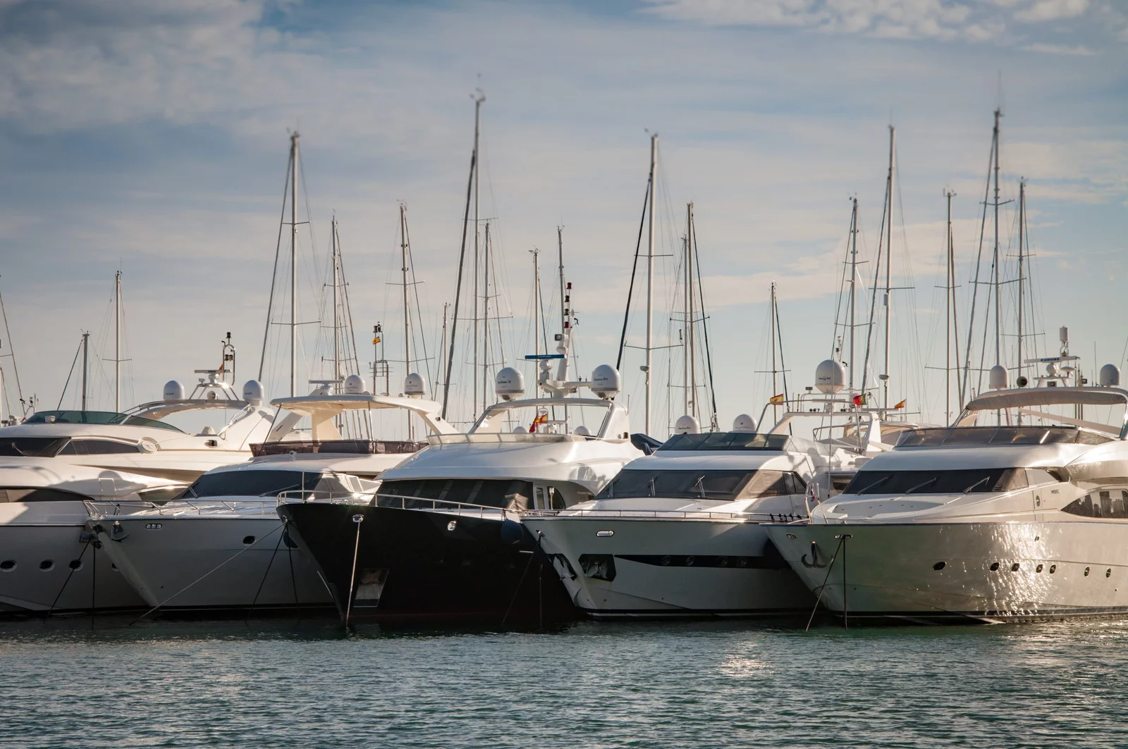 pexels-mali-maeder-42094-scaled party yacht rental dubai